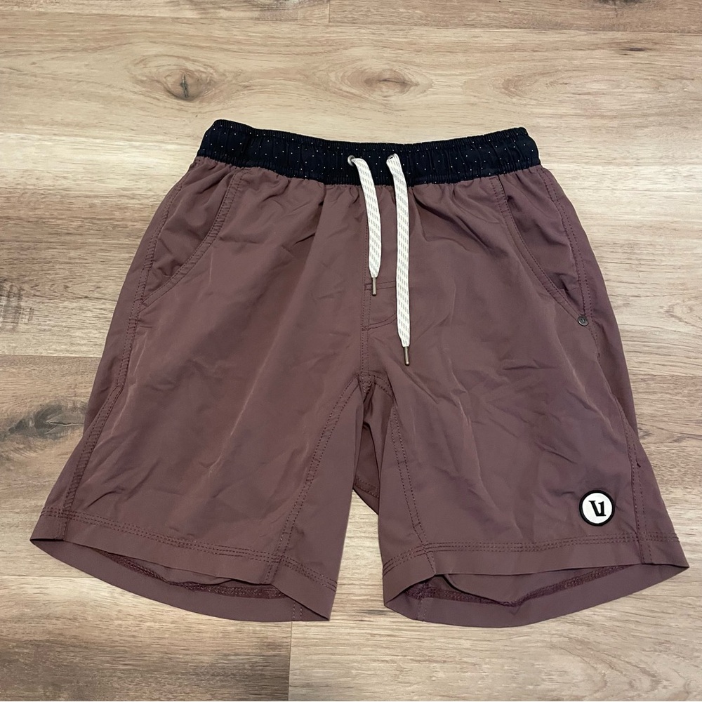 Men's Vuori Kore Shorts size small maroon lined 7”